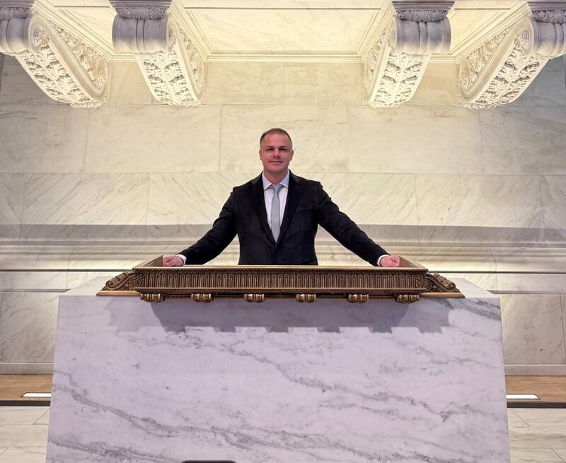 Foto de Juan David Rojas, inversionista y especialista en finanzas con más de 15 años de trayectoria en los mercados financieros y Fundador y CEO de Blue Castle Ventures.