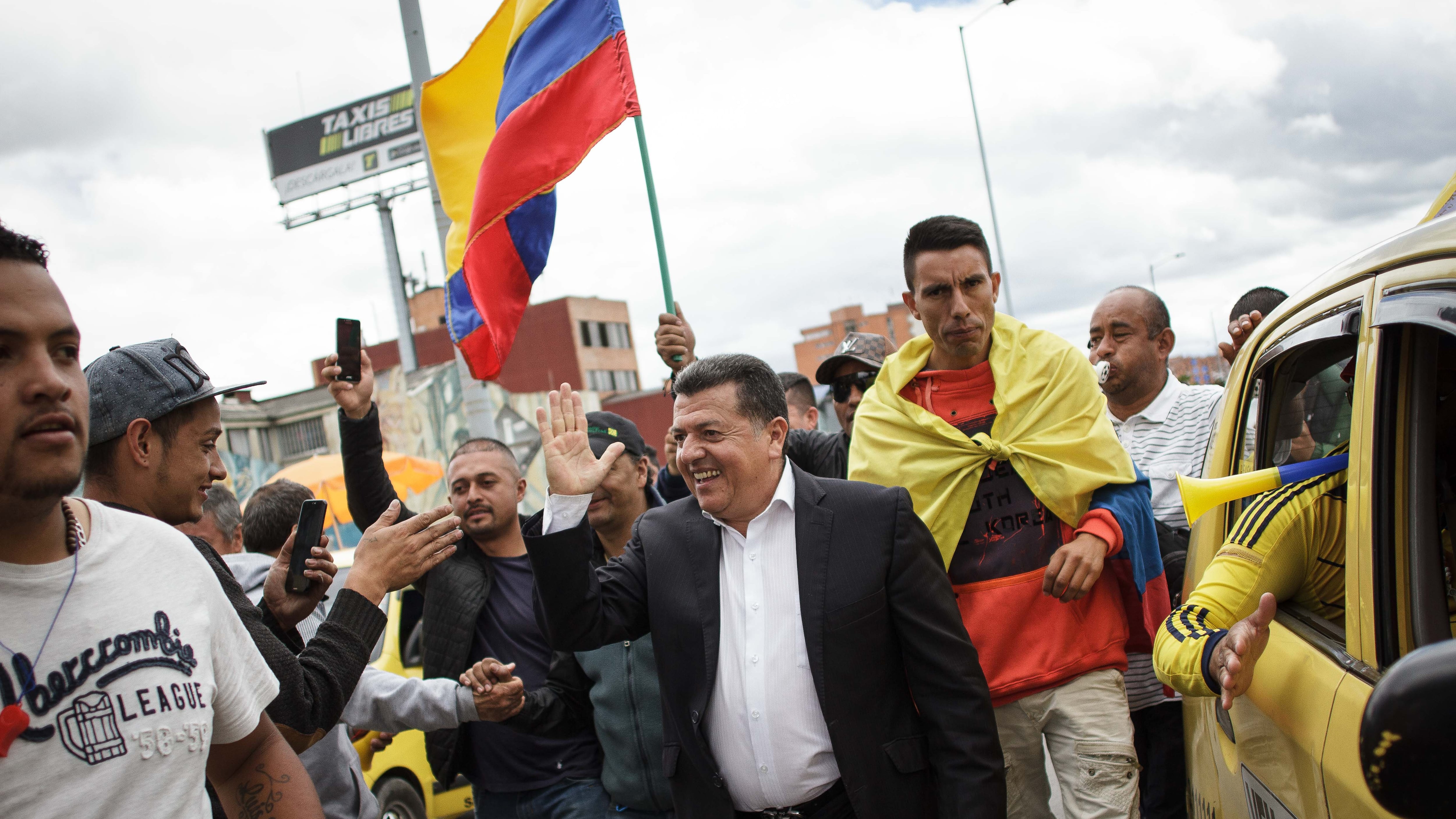 Hugo Ospina, líder del gremio, durante el paro de taxistas convocado en julio del 2019 en Bogotá.