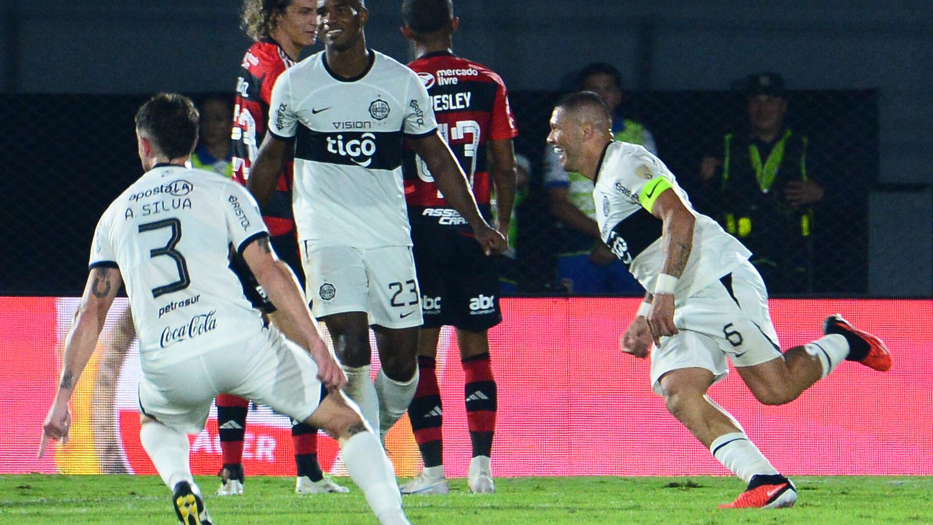 Flamengo sufrió épica remontada y se quedó eliminado de la Copa Libertadores