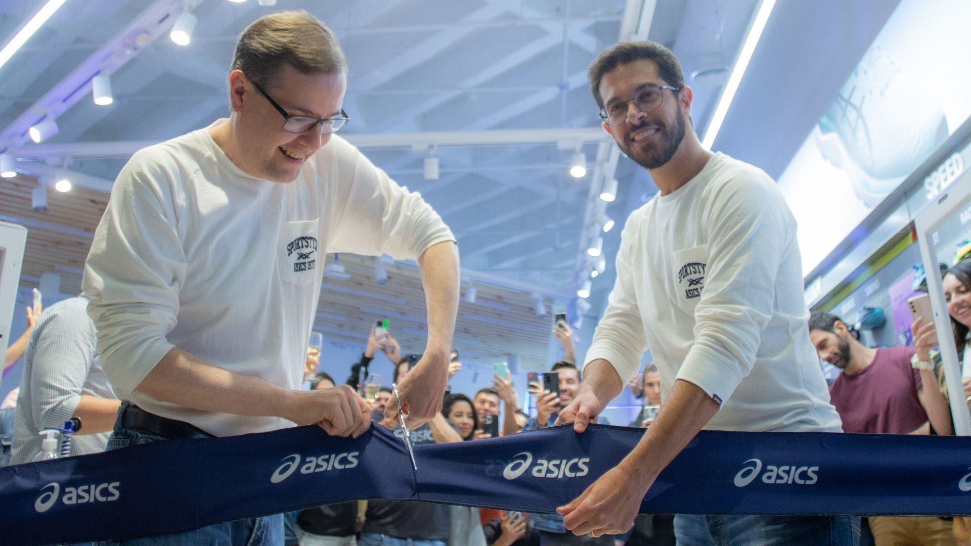 Alexandre Fioreti (presidente de ASICS Latinoamérica) y Helio Pereira (VP de Ventas de ASICS Latam)