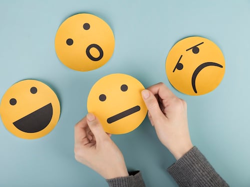 ‘Las Emociones en Pocas Palabras’, el libro que sana y dona para transformar vidas.