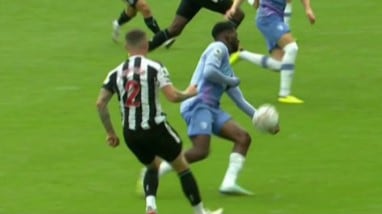 Mano de Jefferson Lerma