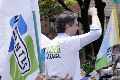 “Ahora sí, independientes, sin jefes”: Cuenta oficial del partido de Daniel Quintero sorprende con publicación