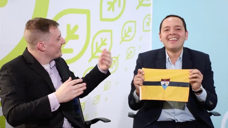 El alcalde de Manizales Carlos Mario Marín y el delegado de Liberland.