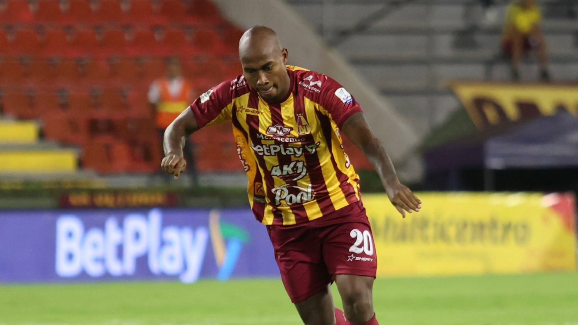 Vea el impactante golazo de Junior Hernández que recordó a Roberto Carlos