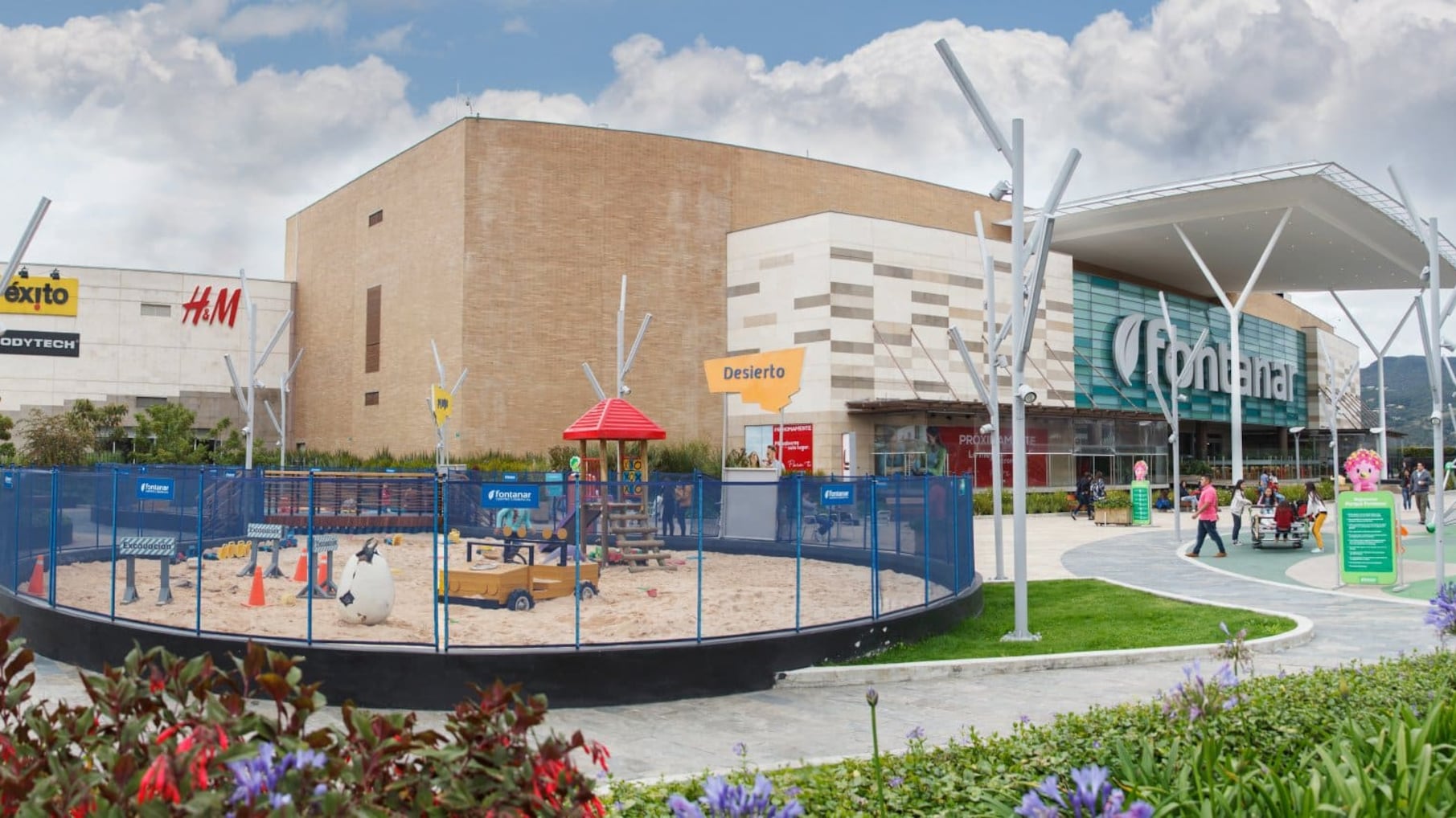 Foto evacuaron a reconocido centro comercial en Chía por falsa alerta de explosivos.