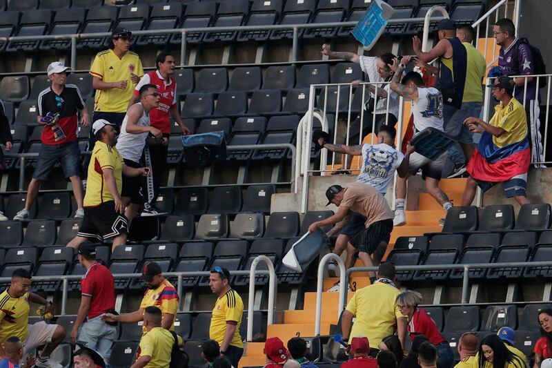 Hinchas de Colombia se agarraron entre ellos en partido contra Irak