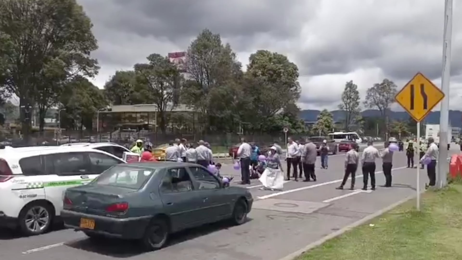 Manifestaciones en cercanías al Aeropuerto El Dorado.
