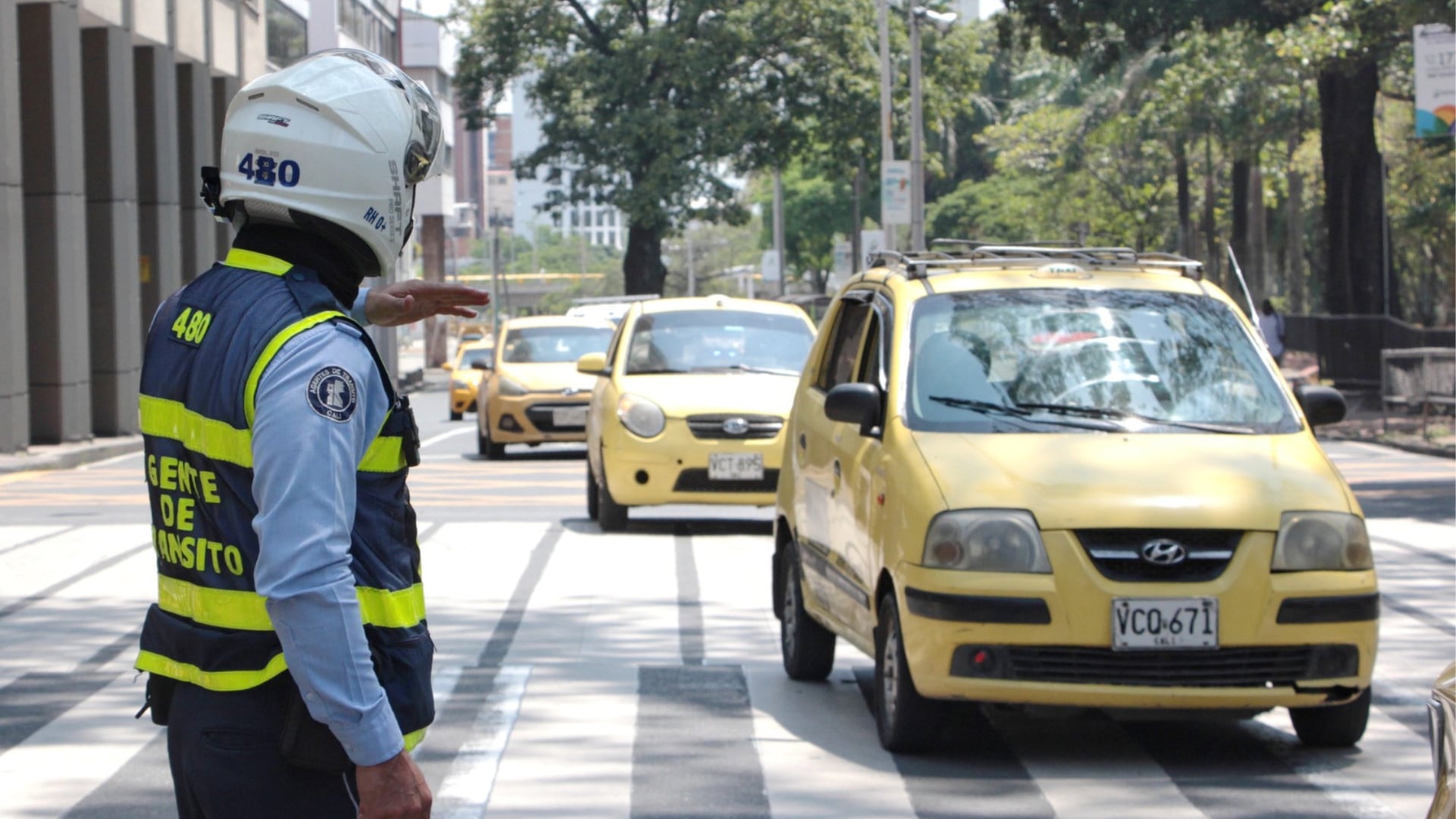 Ambulancia sorprendida transportando pasajeros durante el Día sin Carro en Cali