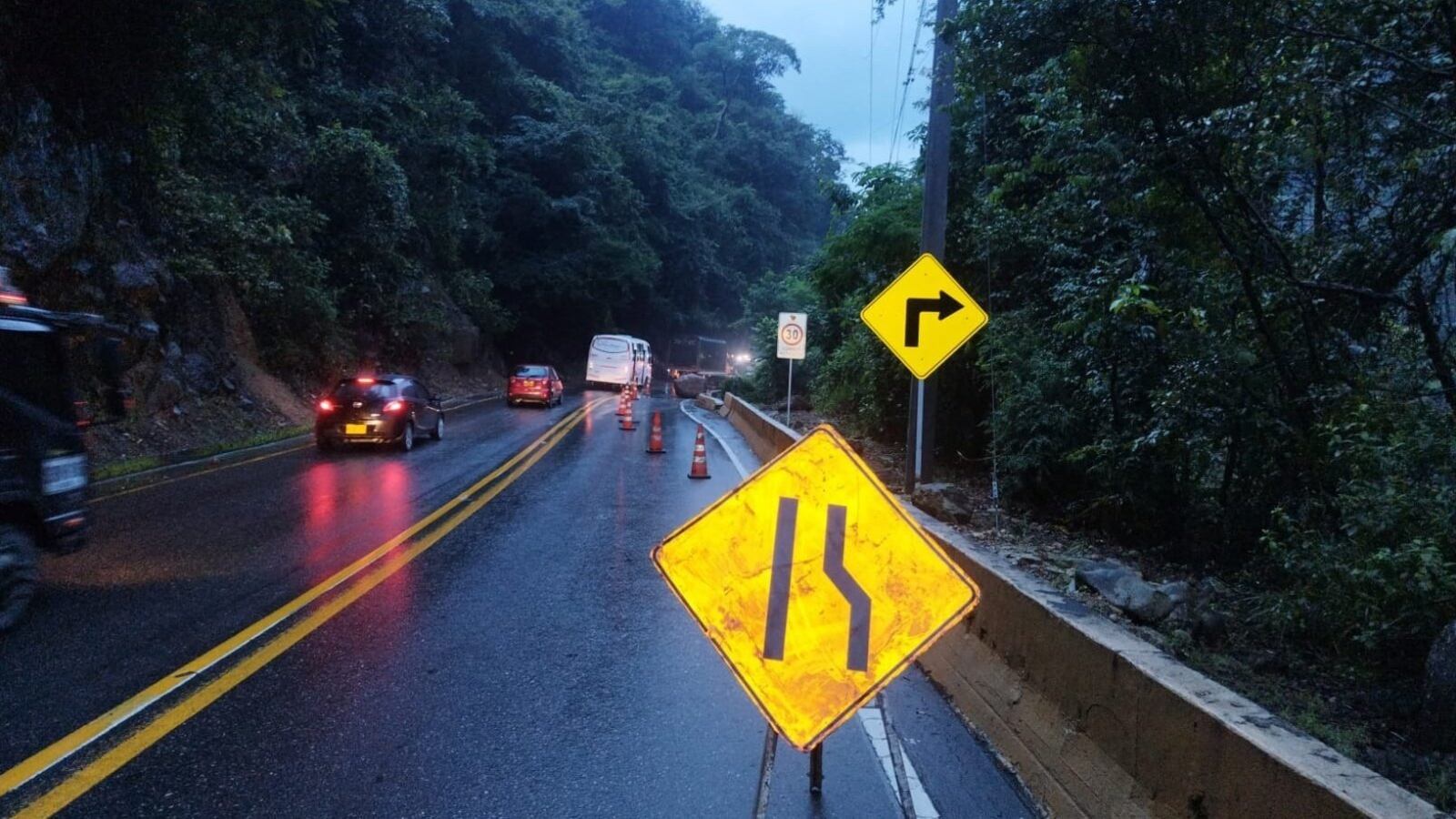 Vía Bogotá - Girardot.