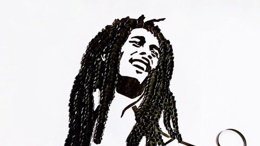 Bob Marley hecho completamente de cinta de casete