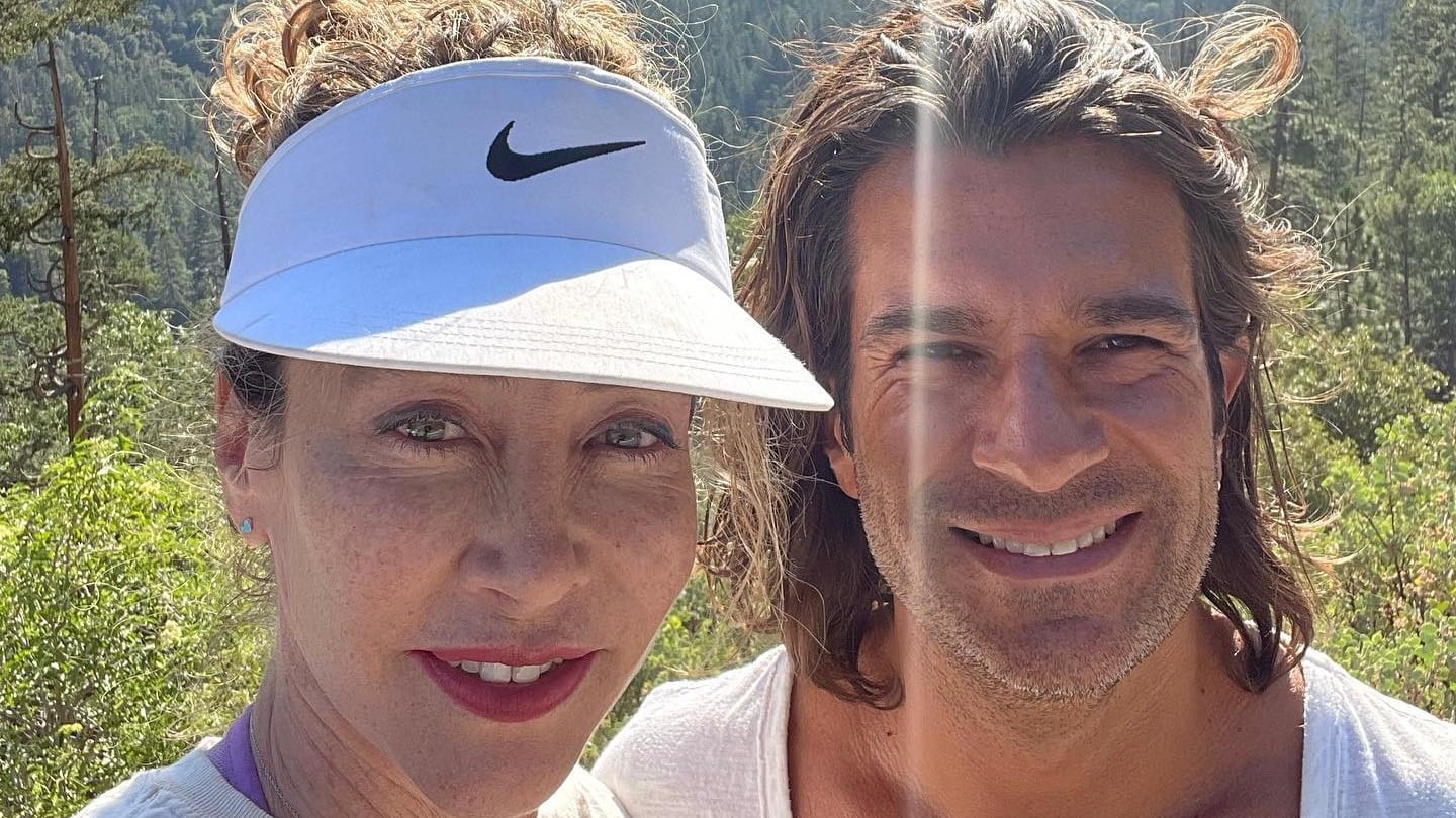 Marcela Carvajala junto a su esposo