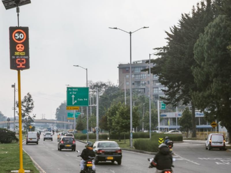 ¿Multas disfrazadas? Así funcionan los nuevos paneles de velocidad instalados en las vías de Bogotá