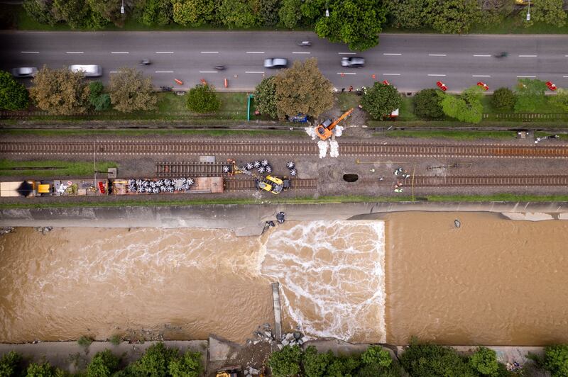 Daño en los rieles del Metro de Medellín.