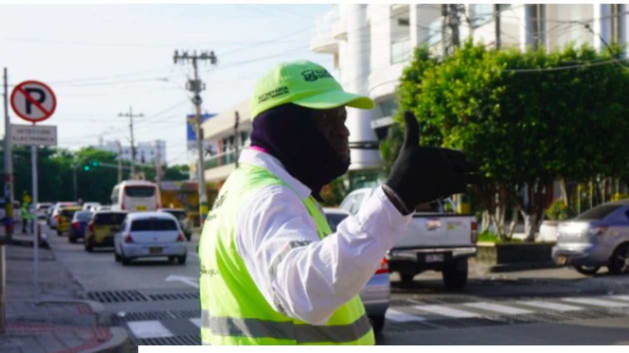 Orientador de tránsito en Barranquilla.