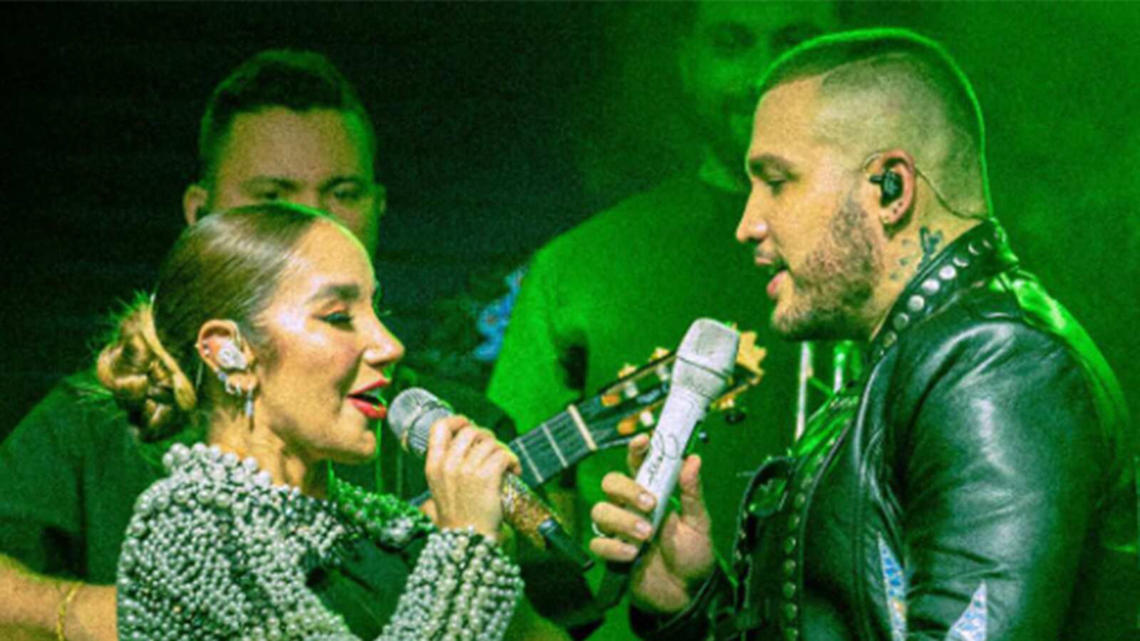 Jessi Uribe abusó del maquillaje y opacó a Paola Jara.