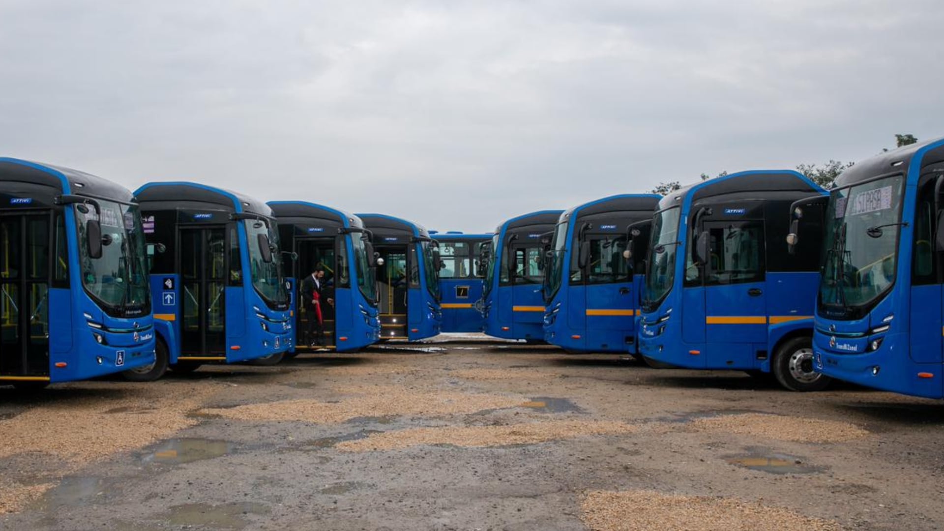 ¿Busca empleo? La alcaldía de Bogotá abre vacantes para conductores del SITP con contrato indefinido