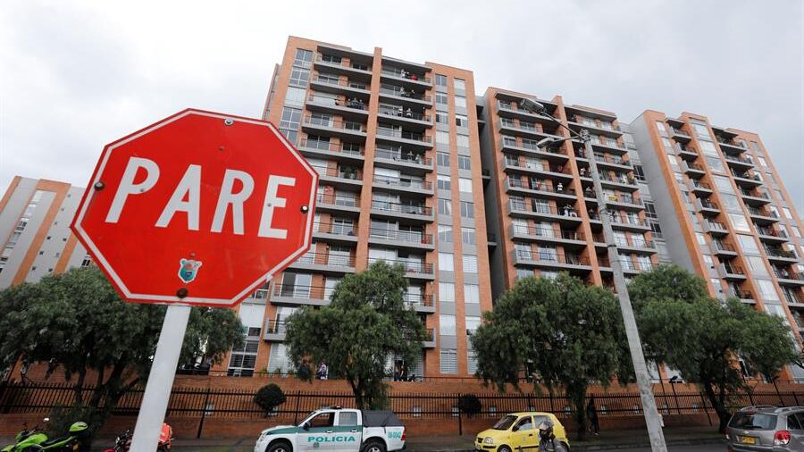 ¿Cree que es ilegal pagar por utilizar un parqueadero para visitantes? Esto responde un abogado