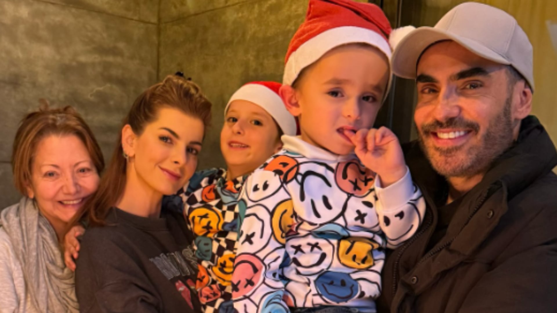 Carolina Cruz y Lincon Palomeque se reunieron para celebrar el Día de Velitas