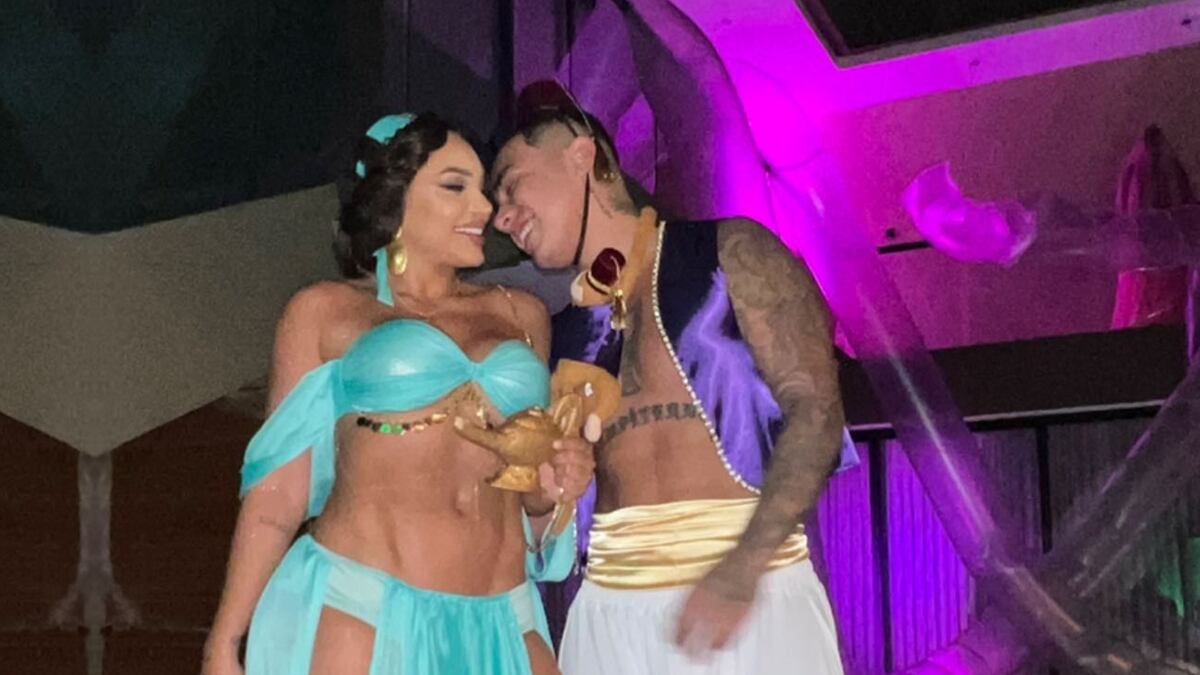 Andrea Valdiri y Felipe Saruma