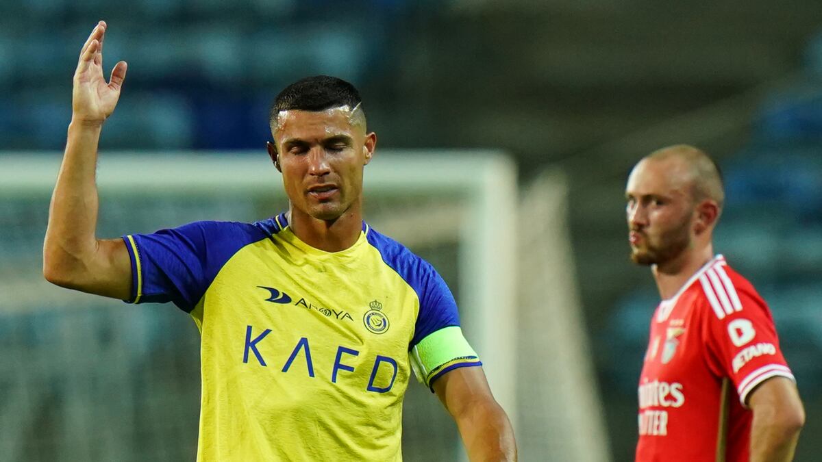 Cristiano Ronaldo no aguantó el lujito que le metió Di María y acudió a la violencia