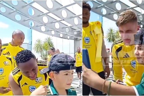 Humildad que suma puntos: jugadores de selección mundialista hicieron fila para tomarse fotos con un niño mexicano