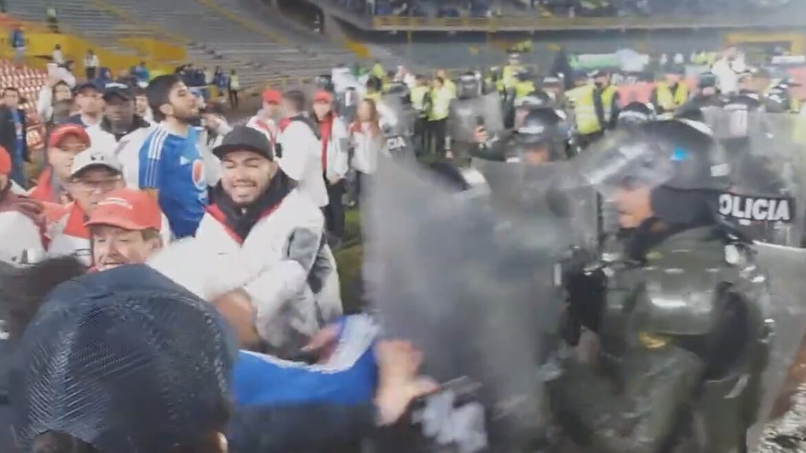 Choques entre hinchas de Millonarios y uniformados del ESMAD