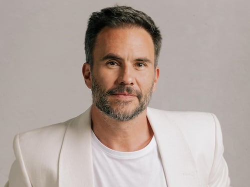 Juan Pablo Raba revela los desafíos de revivir el realismo mágico en ‘La Casa de los Espíritus’ de Prime Video