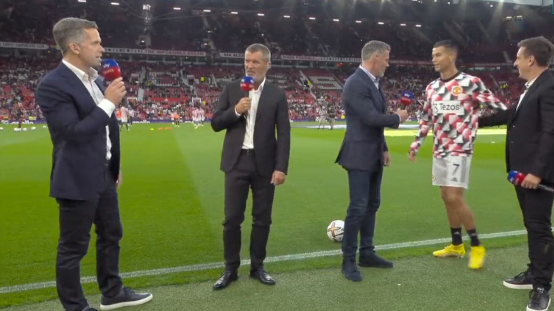 Cristiano Ronaldo y su feo gesto con Jamie Carragher.