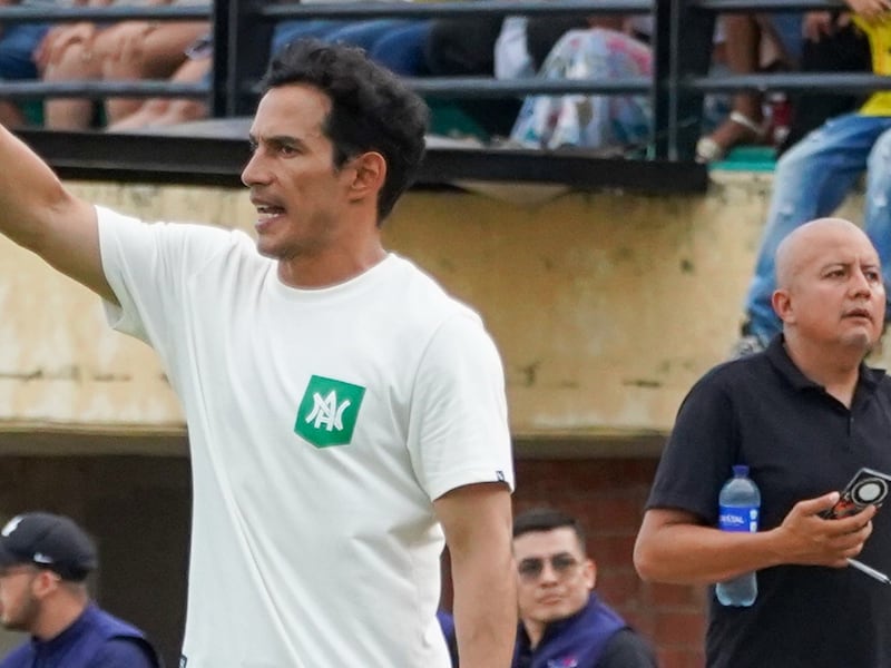 Atlético Nacional confirmó la salida de Diego Arias como técnico del equipo profesional