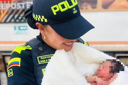 Policía ayudó a nacer a una bebé dentro de un vehículo en pleno centro de Medellín
