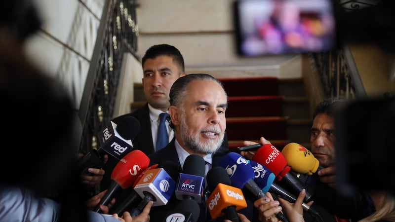 “No sea cobarde”: Benedetti arremete contra el general Edwin Urrego tras acusación de saboteo con drogas en el carro del presidente Petro