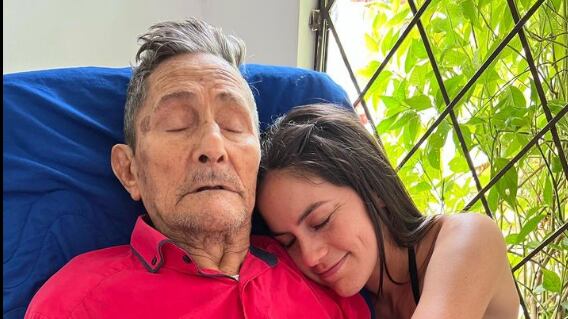 Linda Palma de luto por la muerte de su abuelo