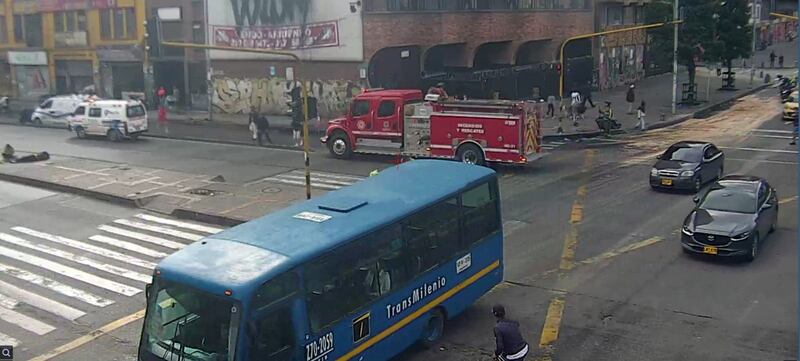 Secretaría de Movilidad reportó derrame de aceite en el centro de Bogotá.