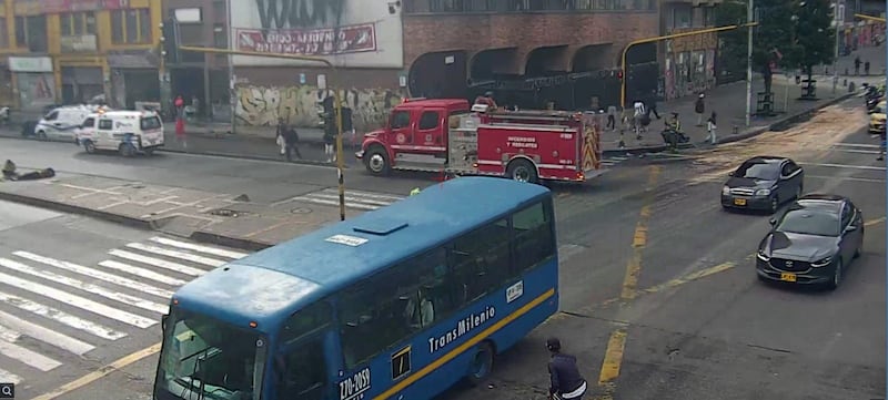 Secretaría de Movilidad reportó derrame de aceite en el centro de Bogotá.