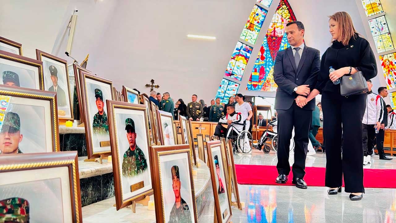 Familias de militares y policías fallecidos en accidente del avión Hércules recibirán vivienda con apoyo del Estado