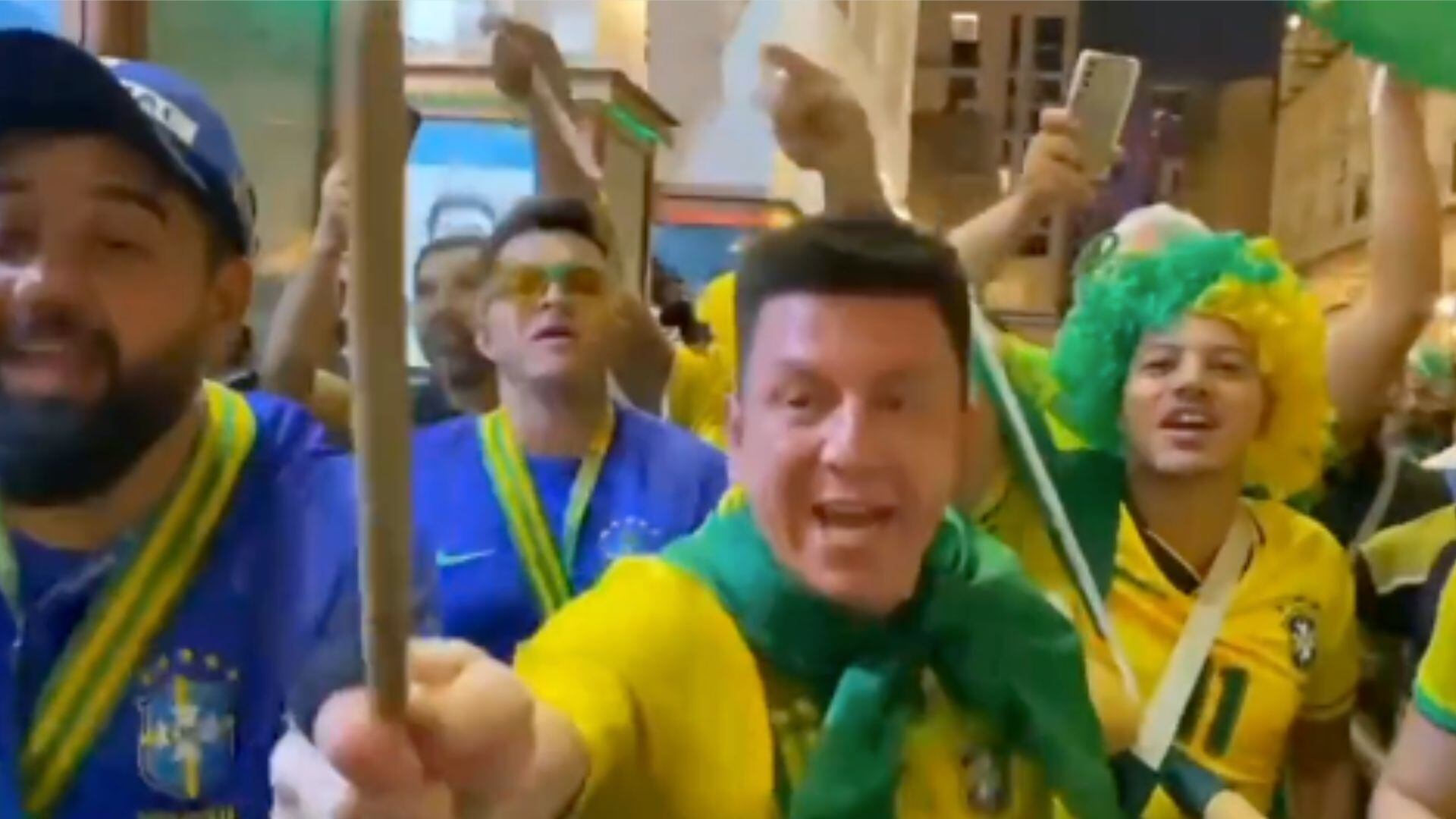 Hinchas brasileños le hicieron un cántico a Messi.