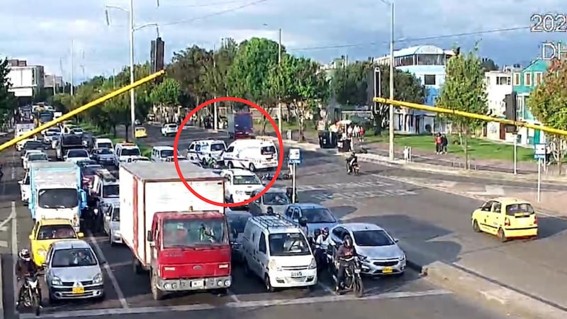 Reportan fuerte accidente en el norte de Bogotá entre un motociclista y un bus