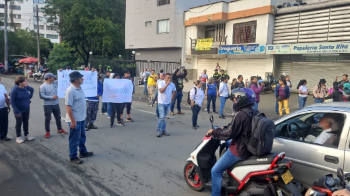 Comunidad bloqueó vía al mar por mal estado de las vías en Cali.