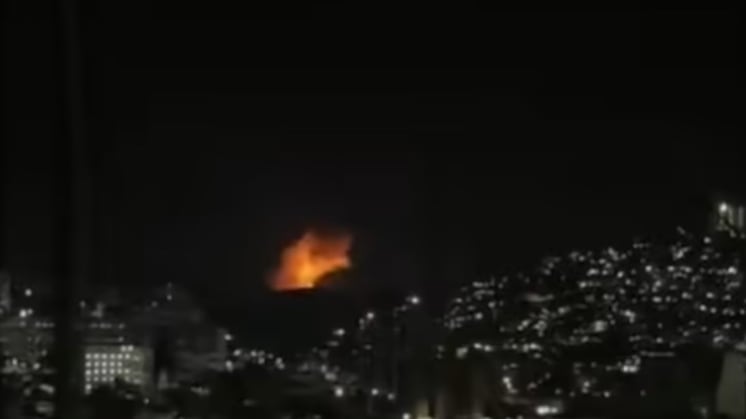 Foto se reportan múltiples explosiones en Caracas, Venezuela y caídas de misiles en video.