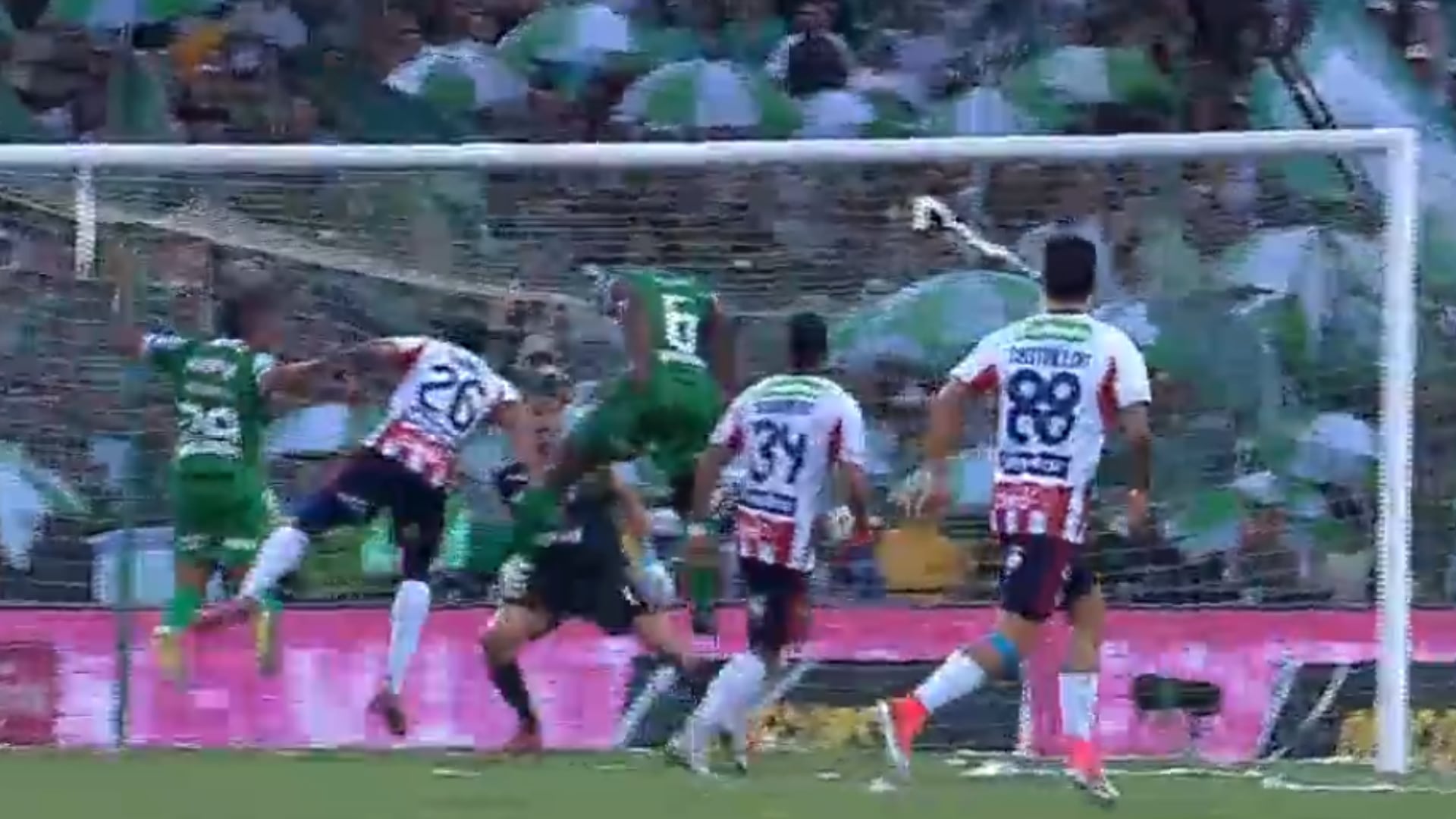 Atacaron a un periodista de Win en plena final del FPC: le tiraron una piedra a la cabina tras el gol anulado a Nacional