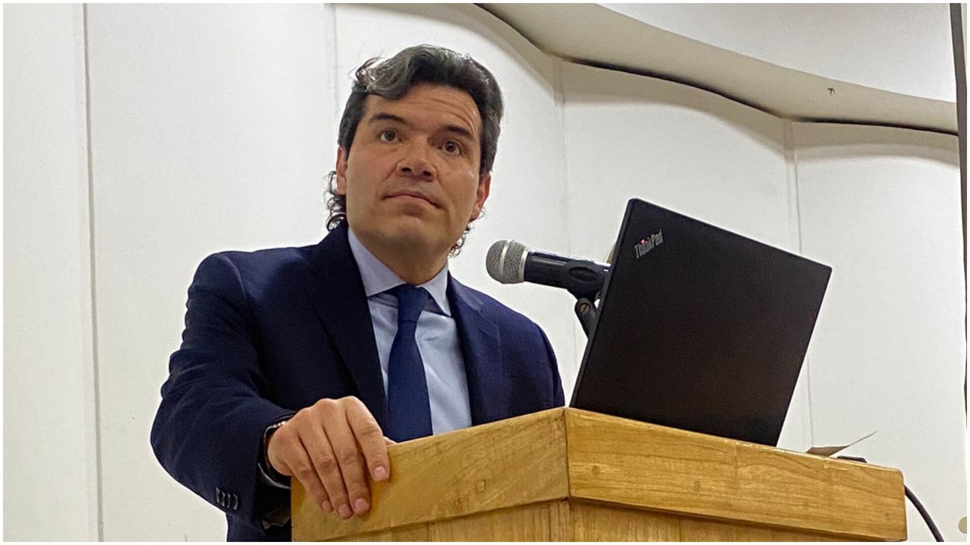 Renunció Mauricio Pava abogado defensor de Gustavo Petro en la Comisión de Acusaciones (Foto vía X: @MPaDerechoPenal)