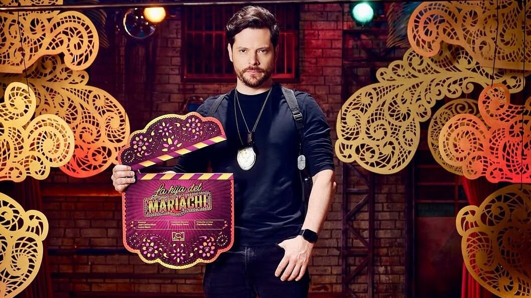 El actor Julián Trujillo regresa a la televisión con un papel enigmático y de autoridad en ‘La hija del mariachi’