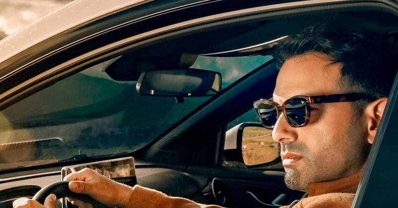 Ella es la mujer que ha estado consolando a Alejandro Estrada