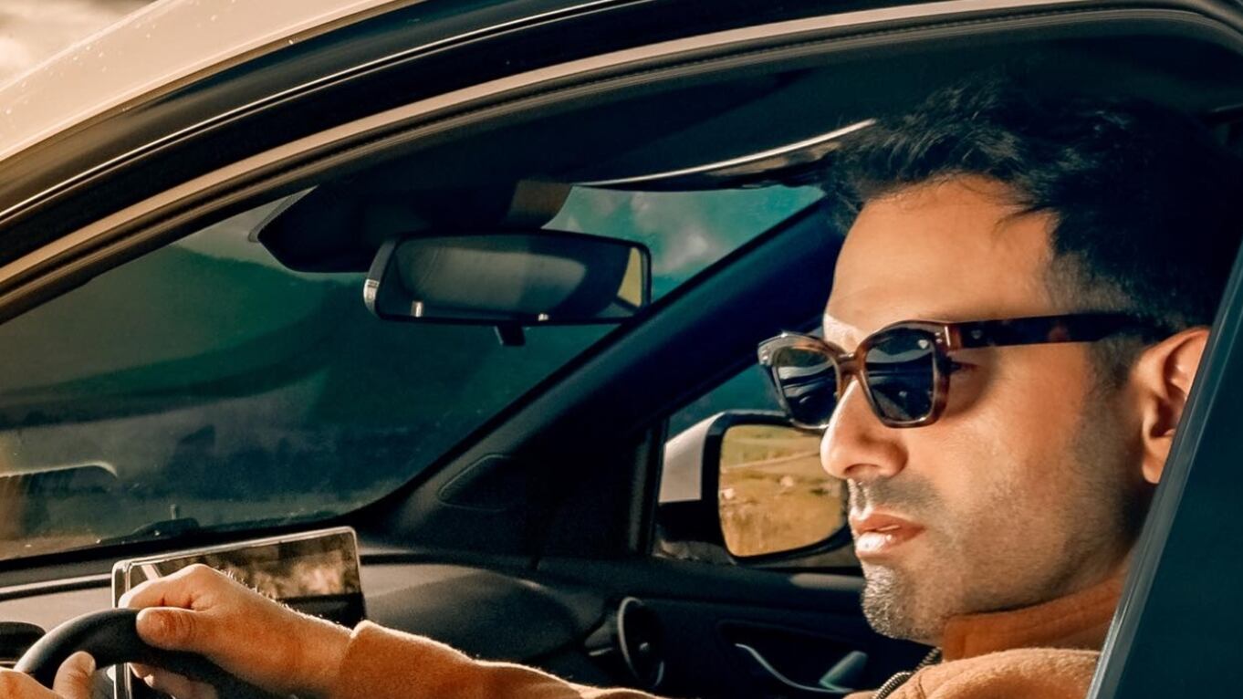 Ella es la mujer que ha estado consolando a Alejandro Estrada