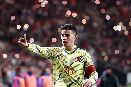 Filtran fotos de James vestido como guerrero medieval, ¿será actor de cine?