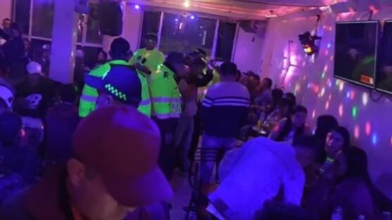 Operativos del Comando Nocturno de la Policía en bar de Bogotá.