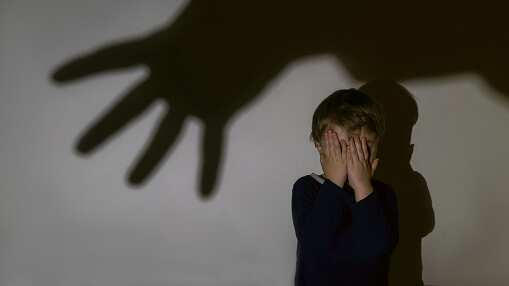 Cuidadora le dejó marcada la mano en una nalga a una bebé de 2 años