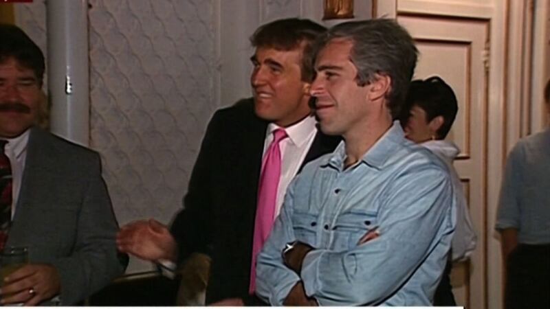 “Sabía de las chicas”: correos filtrados vinculan a Trump con una víctima de Jeffrey Epstein