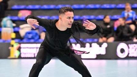 Foto en Beijing, China en la competencia de Solo Danza Sénior del Campeonato Mundial de Patinaje Artístico, Brayan Carreño se subió a lo más alto del podio con un puntaje general de 161.22.